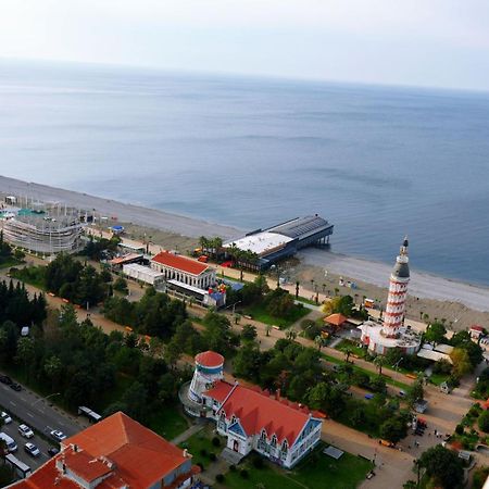 Lux Apart Hotel 555 Batumi Bagian luar foto