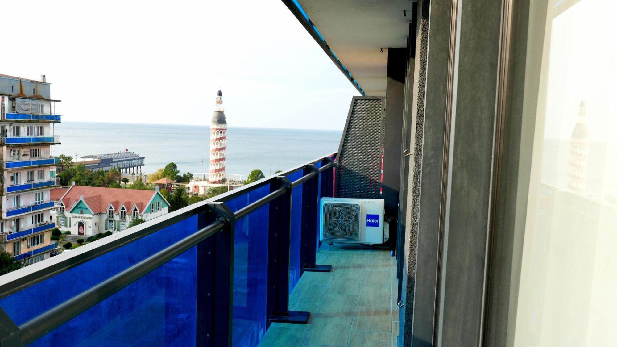 Lux Apart Hotel 555 Batumi Bagian luar foto