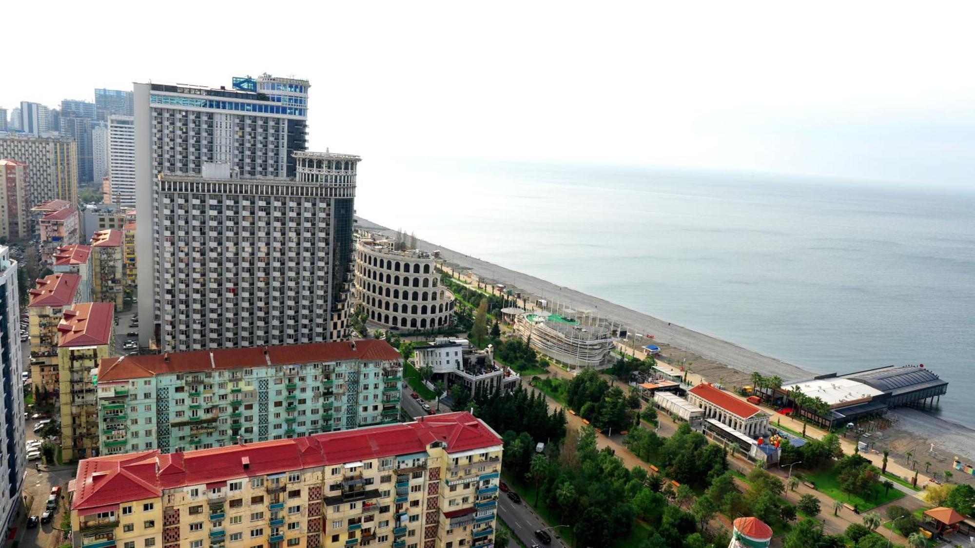 Lux Apart Hotel 555 Batumi Bagian luar foto