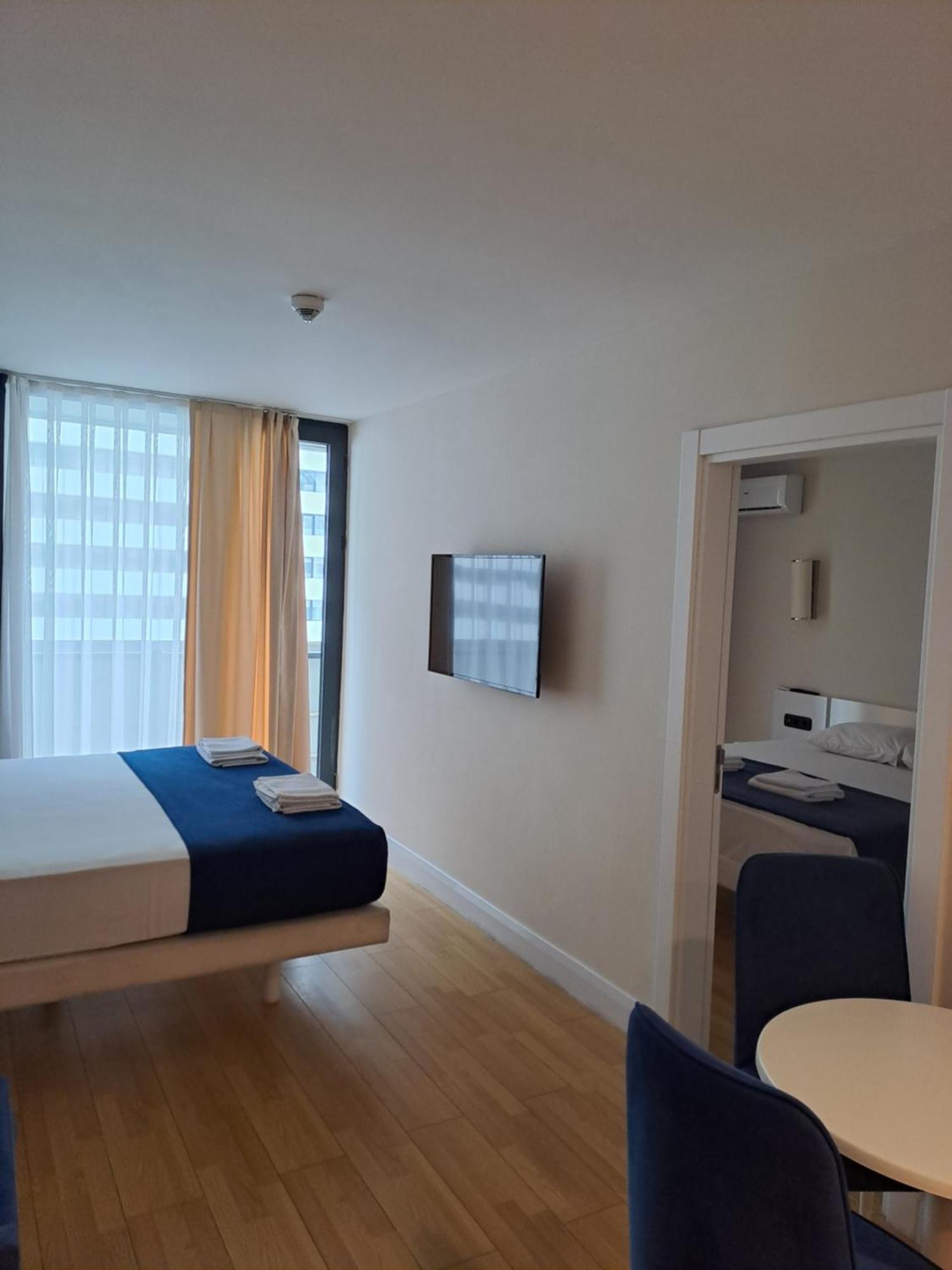 Lux Apart Hotel 555 Batumi Ruang foto