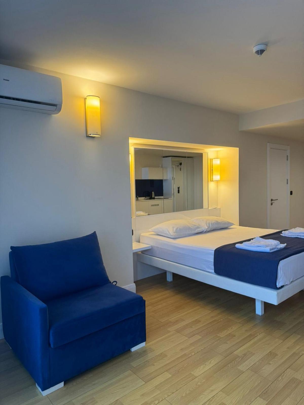 Lux Apart Hotel 555 Batumi Ruang foto