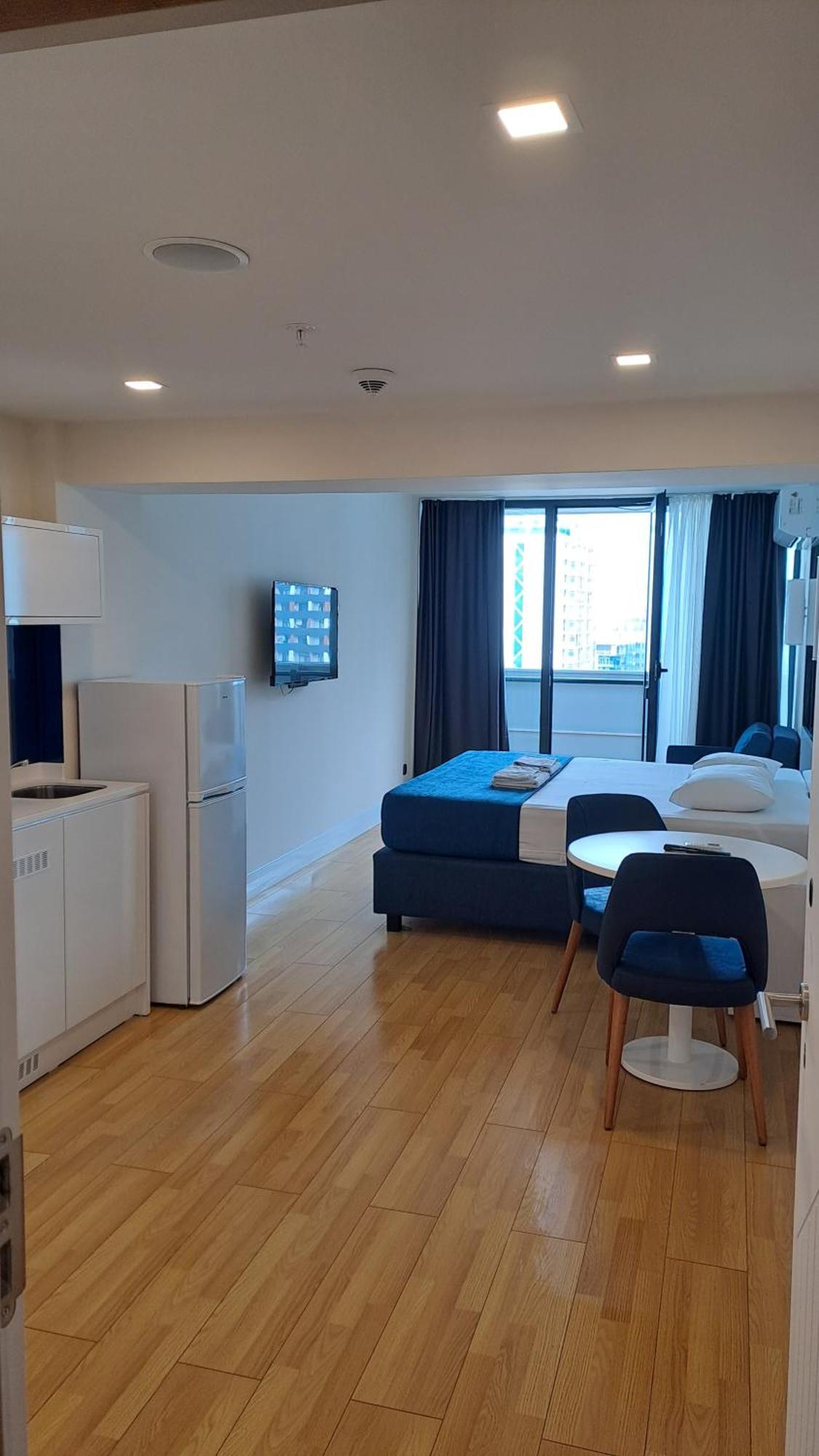 Lux Apart Hotel 555 Batumi Ruang foto
